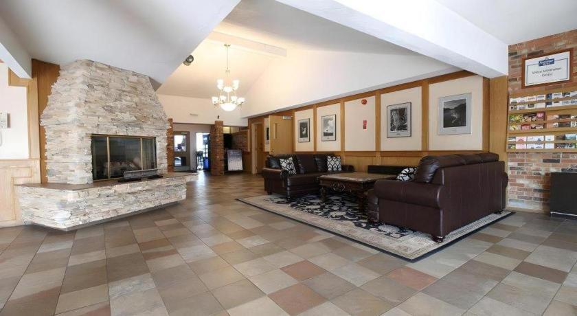 Medicine Hat Inn & Suites Exterior foto